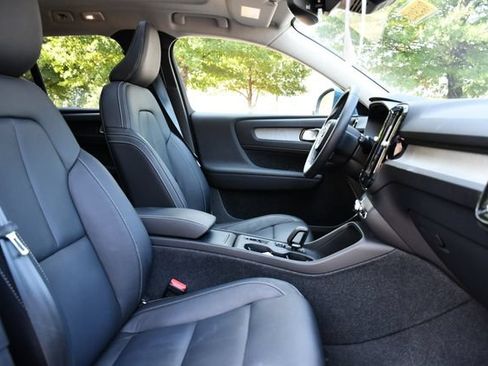 Certified 2024 Volvo XC40 B5 Core AWD/4WD image 27