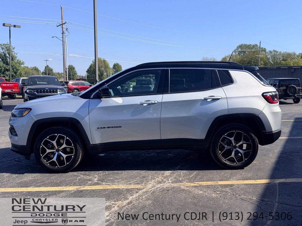 Used 2025 Jeep Compass Limited AWD/4WD image 2