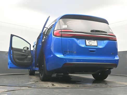 New 2026 Chrysler Pacifica Select w/ S Appearance Package AWD/4WD image 60
