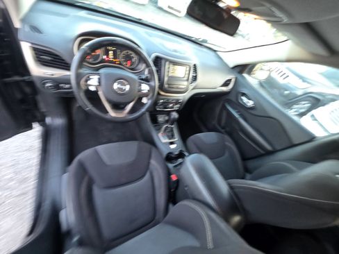 Used 2016 Jeep Cherokee Latitude FWD image 15