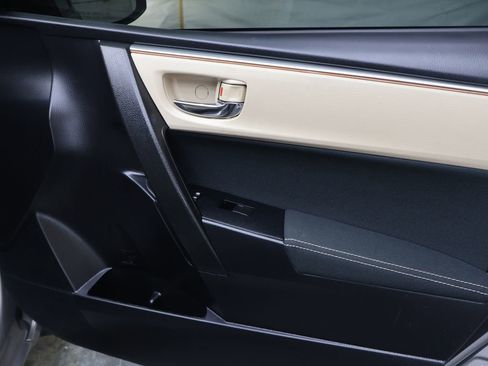 Used 2016 Toyota Corolla LE image 11