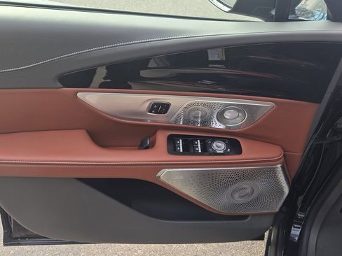 Certified 2024 Lincoln Nautilus Black Label image 12