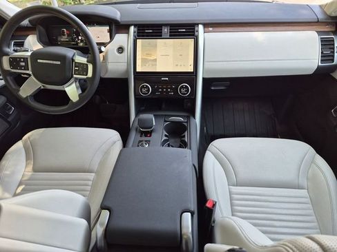 Used 2025 Land Rover Discovery S AWD/4WD image 13