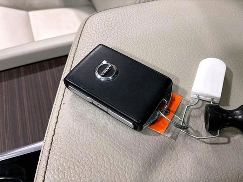 Certified 2022 Volvo XC60 B5 Momentum w/ Climate Package image 12