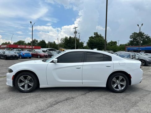 Used 2016 Dodge Charger SXT RWD image 9