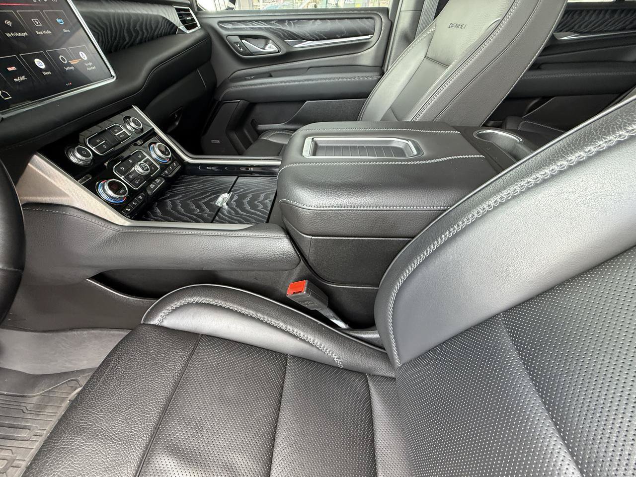 Used 2024 GMC Yukon Denali w/ Advanced Technology Package AWD/4WD image 15