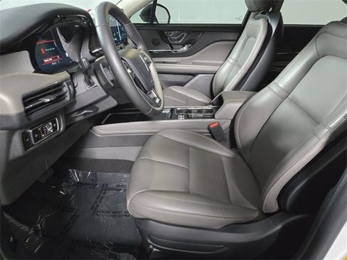 Certified 2024 Lincoln Corsair Premiere w/ Rear Removable Package Tray image 10