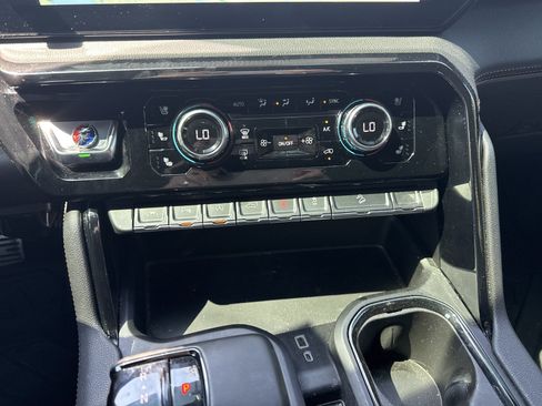 Used 2023 GMC Sierra 1500 AT4 w/ AT4 Premium Package AWD/4WD image 30