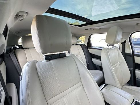 Used 2019 Land Rover Range Rover Velar S image 37