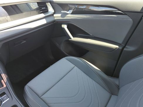 New 2026 Volkswagen Tiguan SE FWD image 25