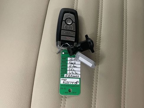 Used 2024 Ford Edge SEL w/ Convenience Package AWD/4WD image 27