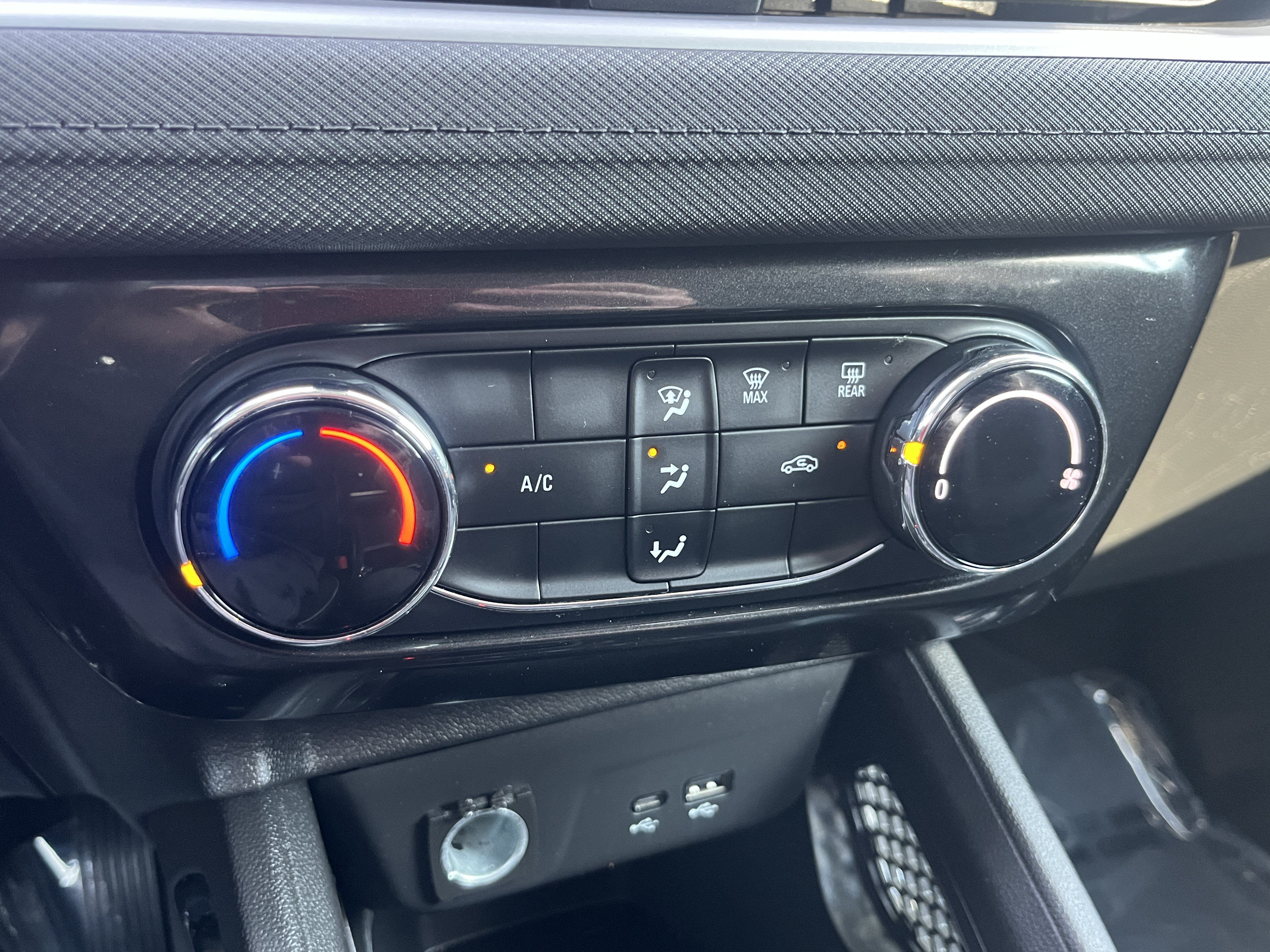 Used 2025 Chevrolet TrailBlazer LT w/ Driver Confidence Package FWD image 26