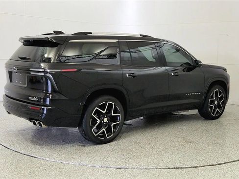 Used 2025 Chevrolet Traverse High Country AWD/4WD image 7
