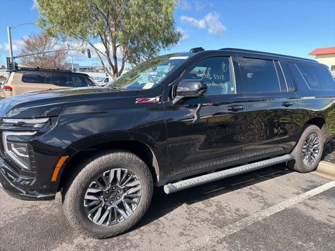 Used 2025 Chevrolet Suburban Z71 image 20