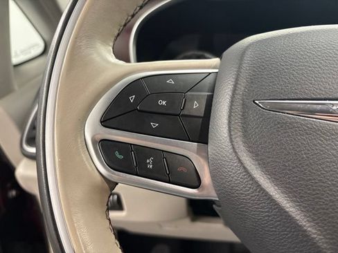 Used 2020 Chrysler Pacifica Limited w/ Advanced Safetytec Group FWD image 21