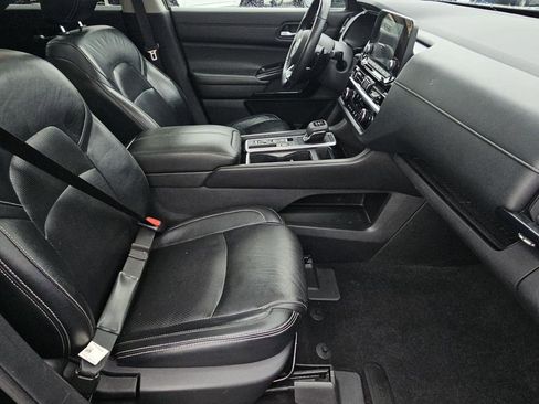 Used 2022 Nissan Pathfinder SV w/ SV Premium Package image 31