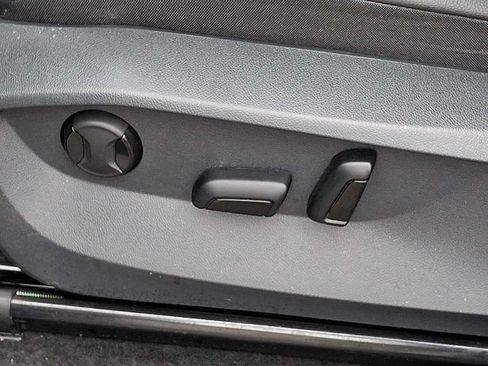 Certified 2024 Volkswagen Tiguan SE AWD/4WD image 11