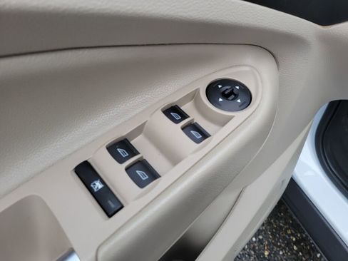 Used 2014 Ford Escape SE image 17