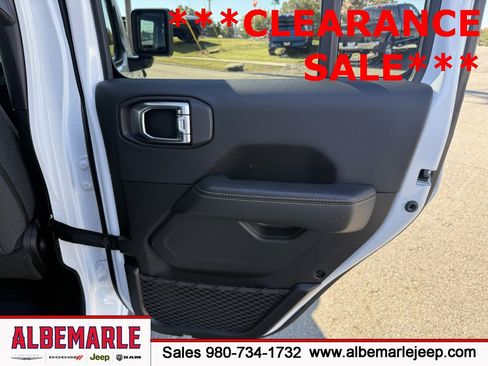 Used 2025 Jeep Wrangler Unlimited Sahara w/ Safety Group image 33