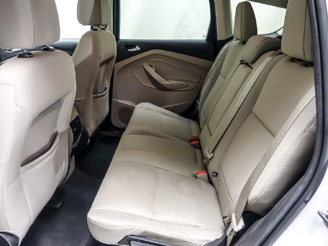 Used 2017 Ford Escape SE w/ SE Cold Weather Package AWD/4WD image 10