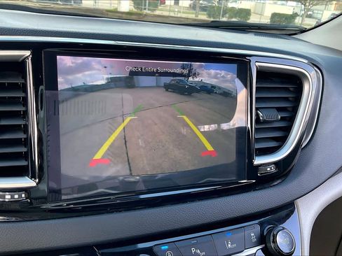 Used 2023 Chrysler Pacifica Touring-L image 27