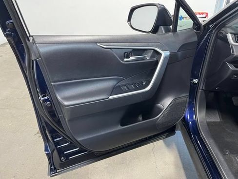 Used 2022 Toyota RAV4 XLE AWD/4WD image 24