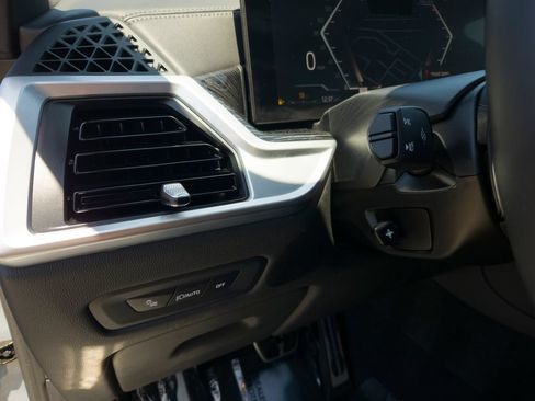 Used 2024 BMW X5 sDrive40i w/ M Sport Package RWD image 16