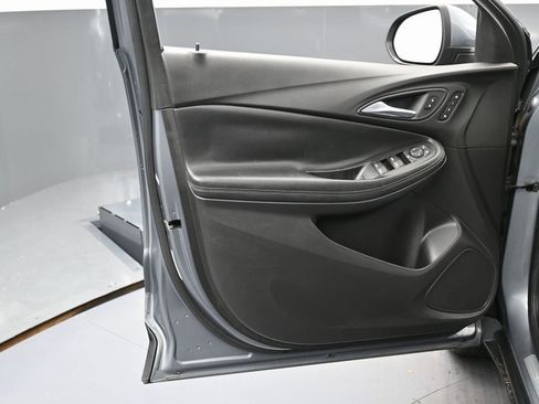 Used 2021 Buick Encore GX Essence w/ Experience Buick Package image 38