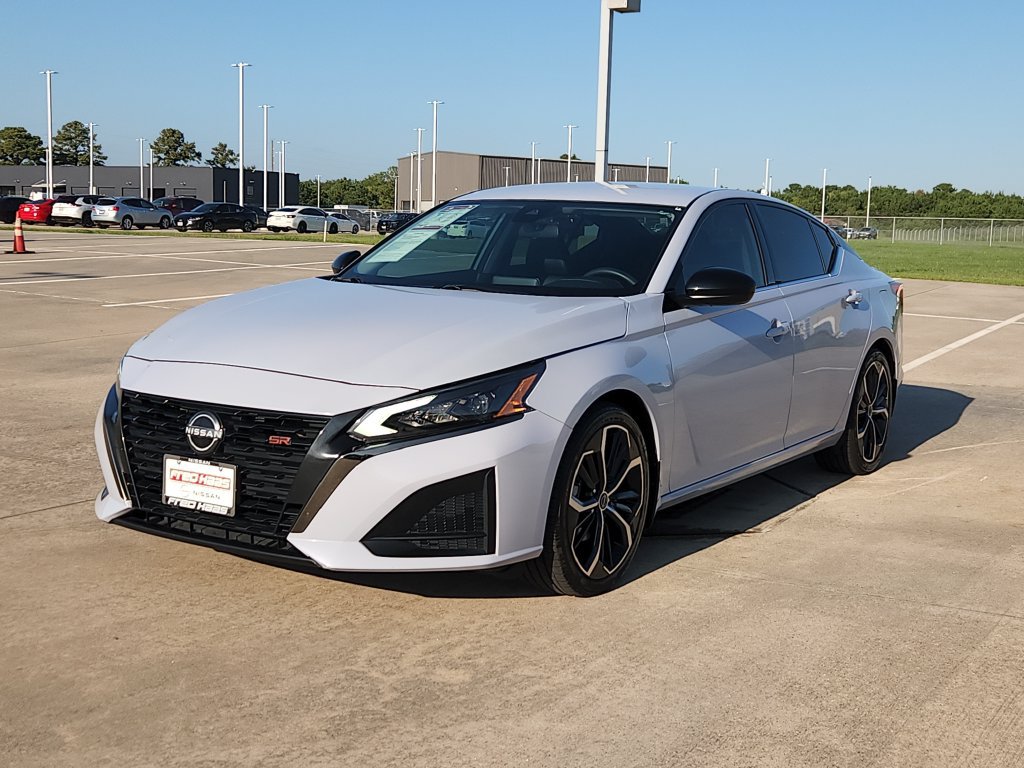 Used 2024 Nissan Altima 2.5 SR FWD image 9