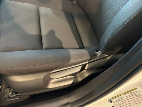 Used 2025 Toyota Corolla LE image 22