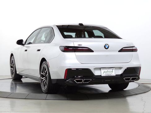 Used 2024 BMW 760i xDrive w/ Premium Package 2 AWD/4WD image 5