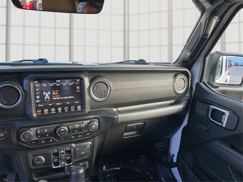 Used 2022 Jeep Gladiator Overland w/ Popular Equipment Package image 11