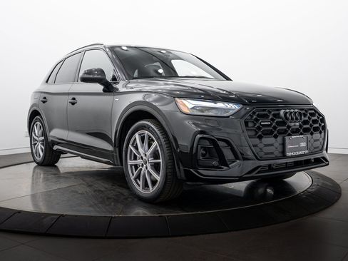 Used 2023 Audi Q5 e Prestige w/ Prestige Package AWD/4WD image 2