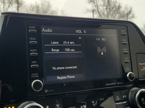 Used 2022 Toyota Highlander XLE image 28