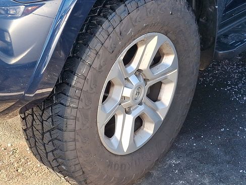 Used 2018 Toyota 4Runner SR5 image 7