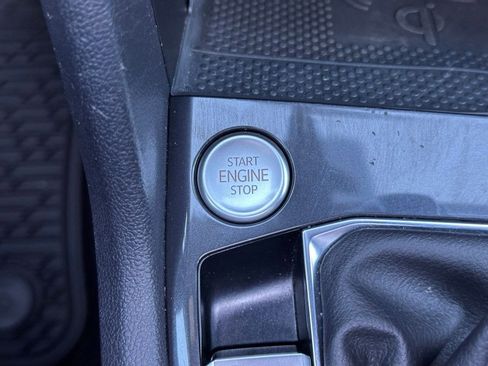 Used 2022 Volkswagen Tiguan SE R-Line image 30