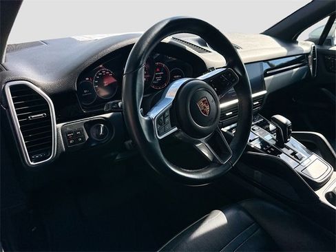 Used 2020 Porsche Cayenne image 9