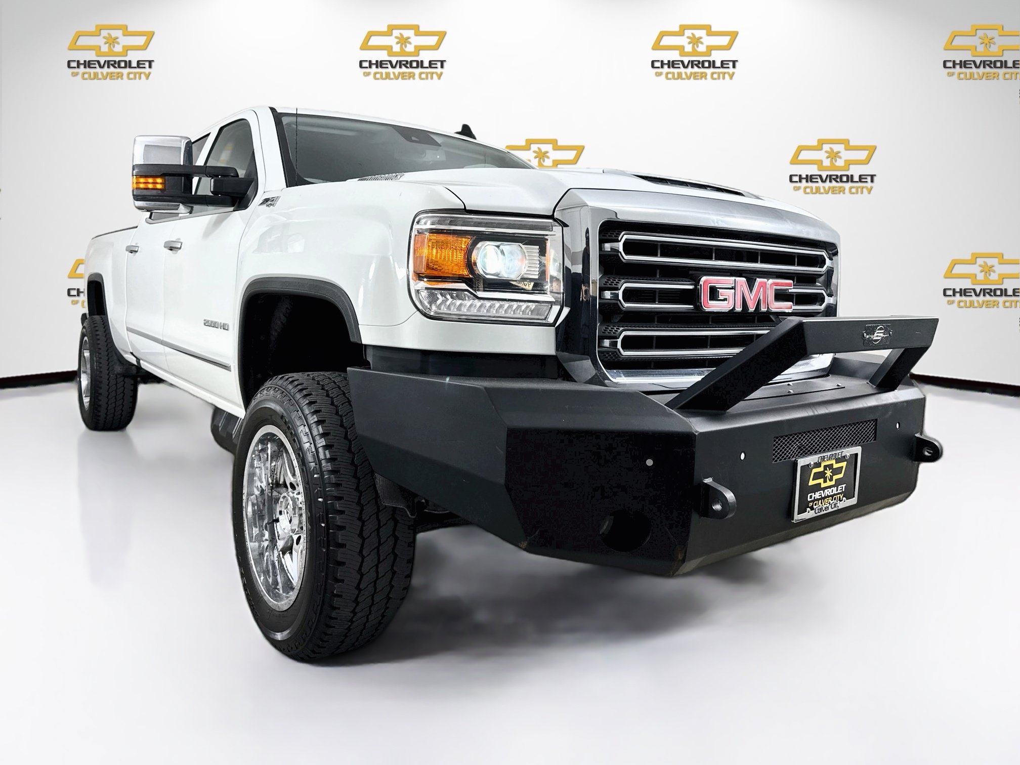 Used 2019 GMC Sierra 2500 SLT w/ Duramax Plus Package AWD/4WD image 1