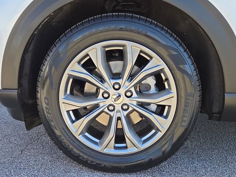 Certified 2022 Ford Explorer XLT w/ Equipment Group 202A image 9