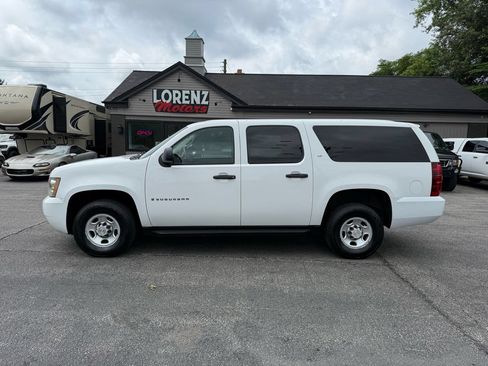 Used 2007 Chevrolet Suburban 2500 w/ Skid Plate Package AWD/4WD image 2