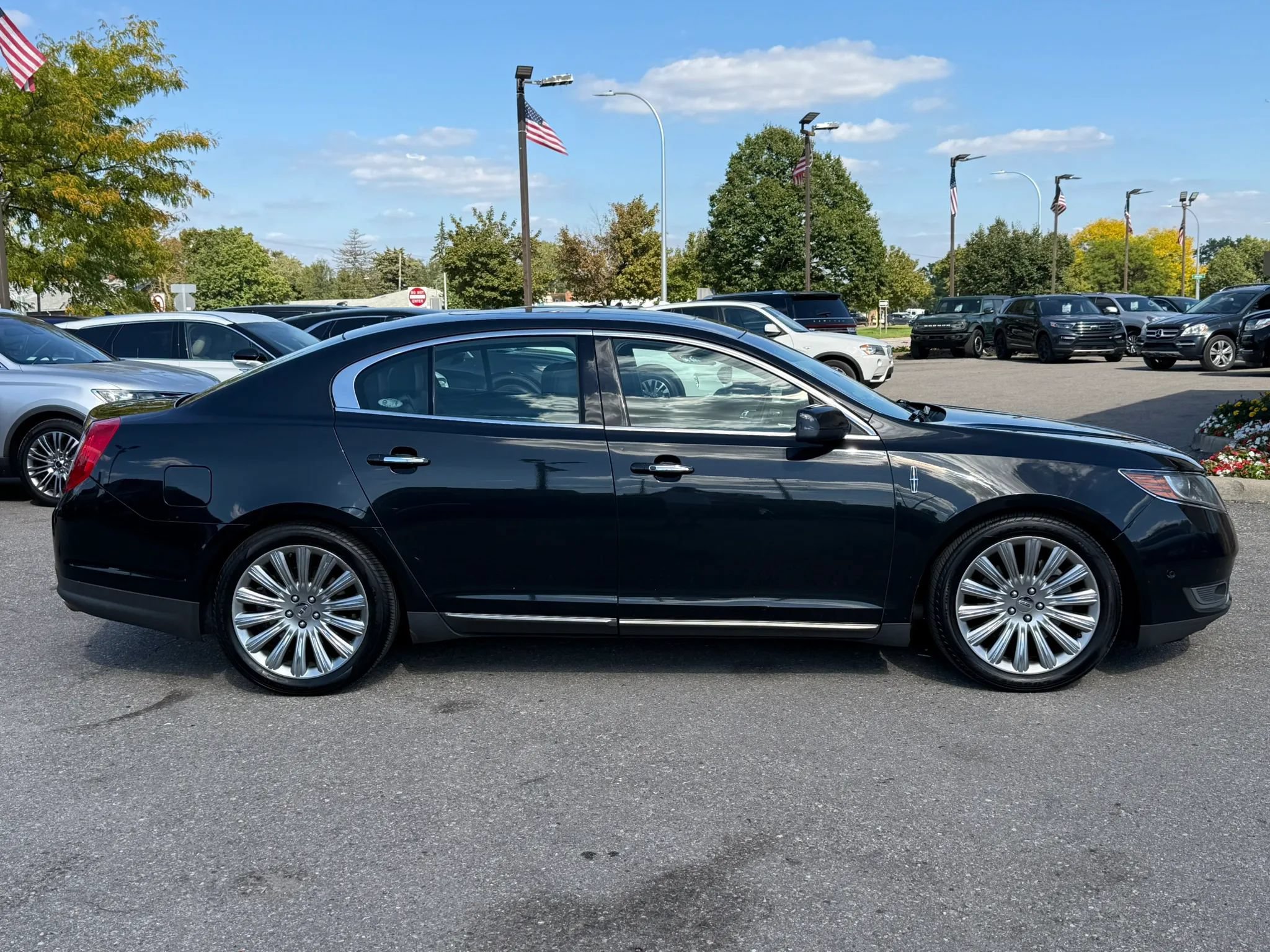 Used 2013 Lincoln MKS AWD image 4