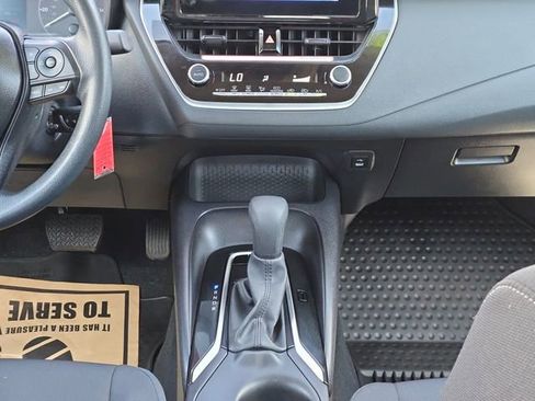 Used 2025 Toyota Corolla LE image 19