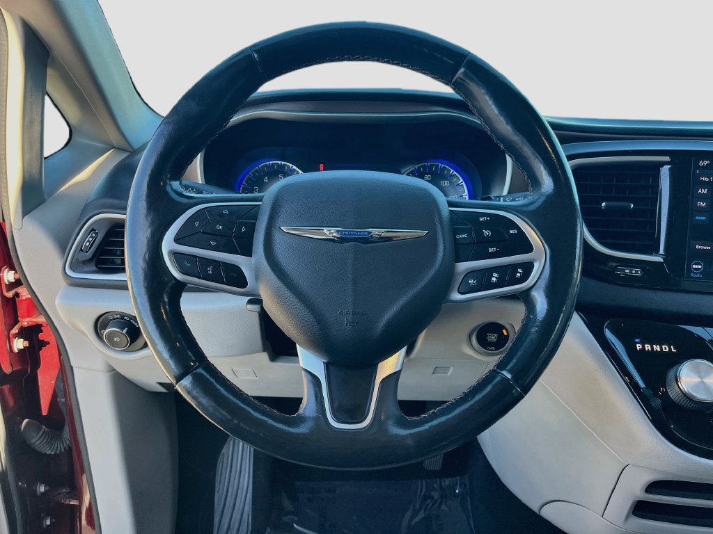 Used 2018 Chrysler Pacifica Touring-L w/ Advanced Safetytec Group FWD image 11
