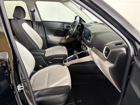 Used 2025 Hyundai Venue SEL FWD image 7