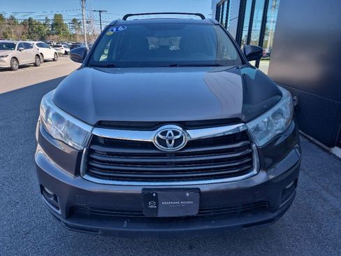Used 2016 Toyota Highlander XLE AWD/4WD image 2