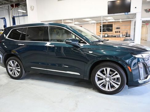 Used 2025 Cadillac XT6 Premium Luxury image 4