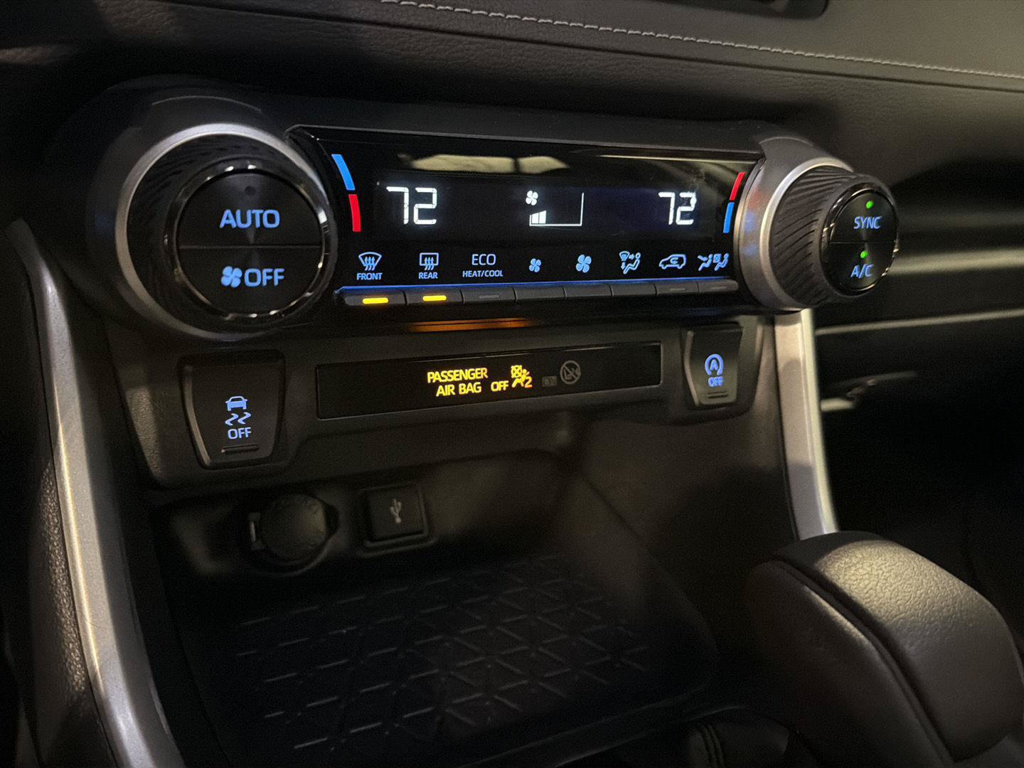 Certified 2022 Toyota RAV4 XLE w/ Convenience Package FWD image 27