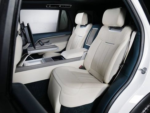 Certified 2024 Land Rover Range Rover SV AWD/4WD image 5