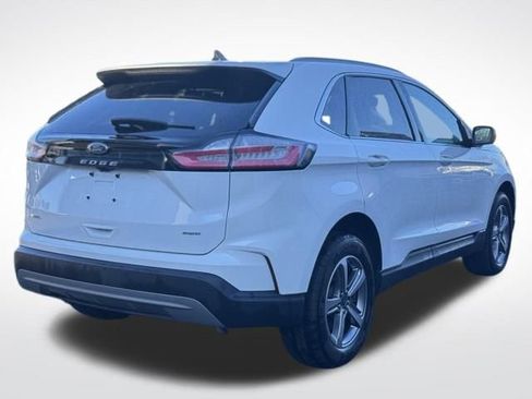 Used 2022 Ford Edge SEL w/ Convenience Package image 4