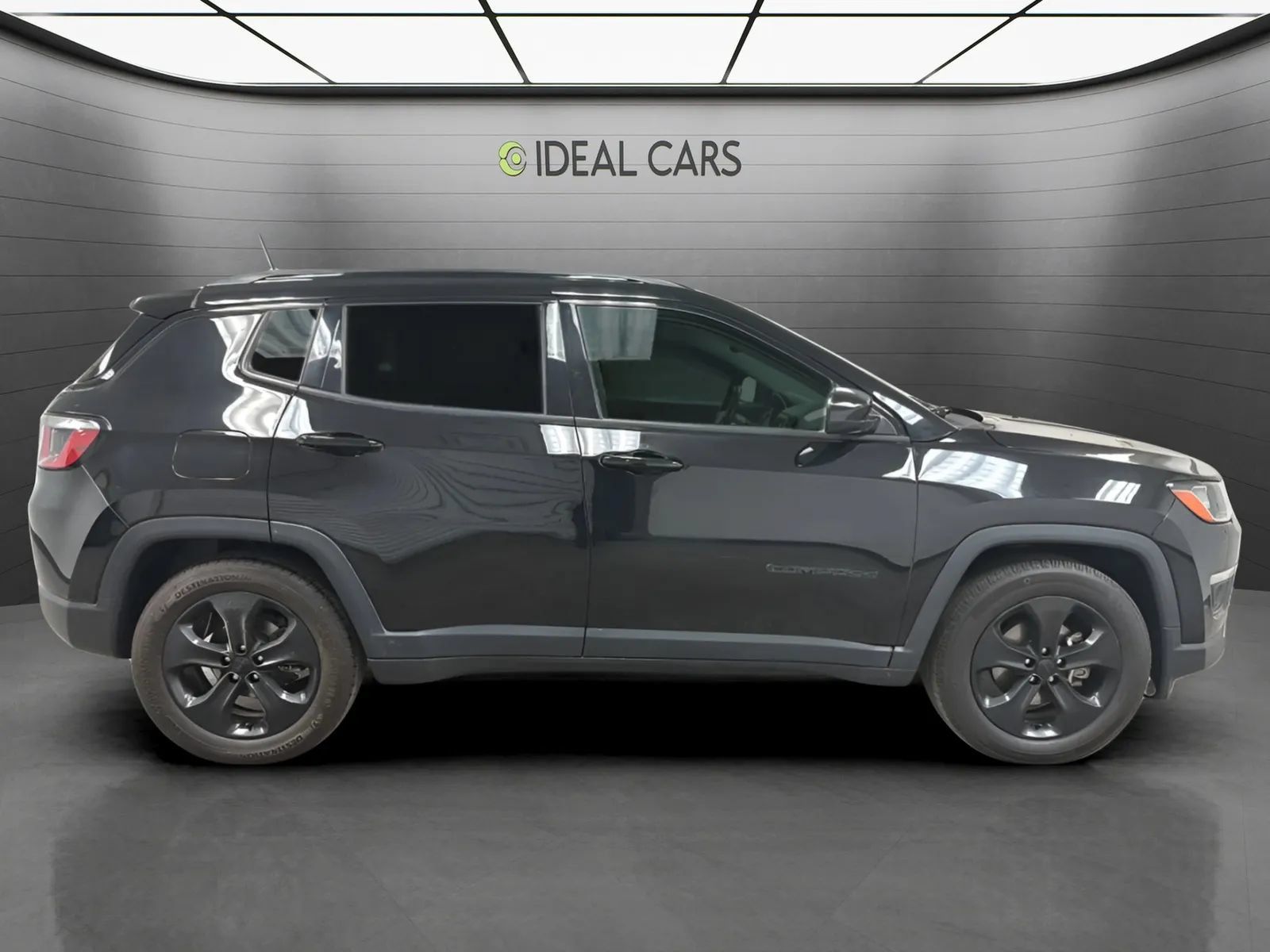 Used 2018 Jeep Compass Latitude w/ Popular Equipment Group FWD image 4